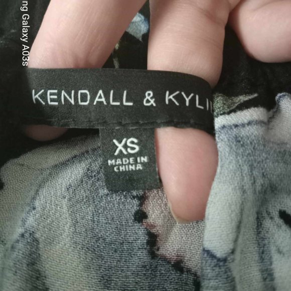 EUC Kendall & Kylie Floral Dress - Picture 3 of 3